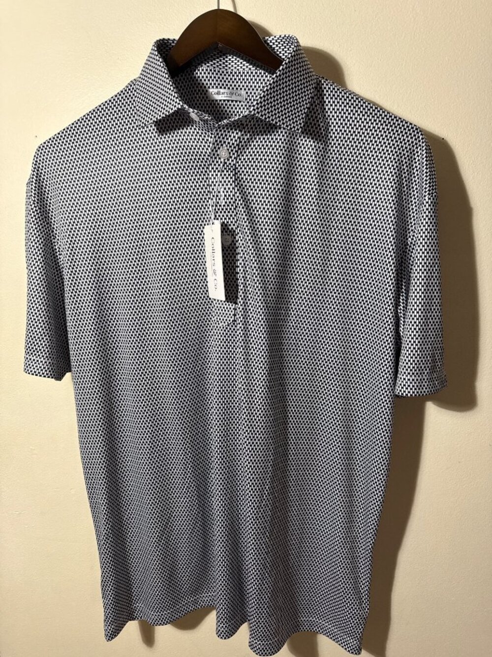 Collars & Co.  Lightweight  Black/White Pattern  Size XLARGE hard collar